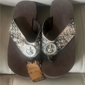 Montana West flip flops camo Star bling BNWT size 11